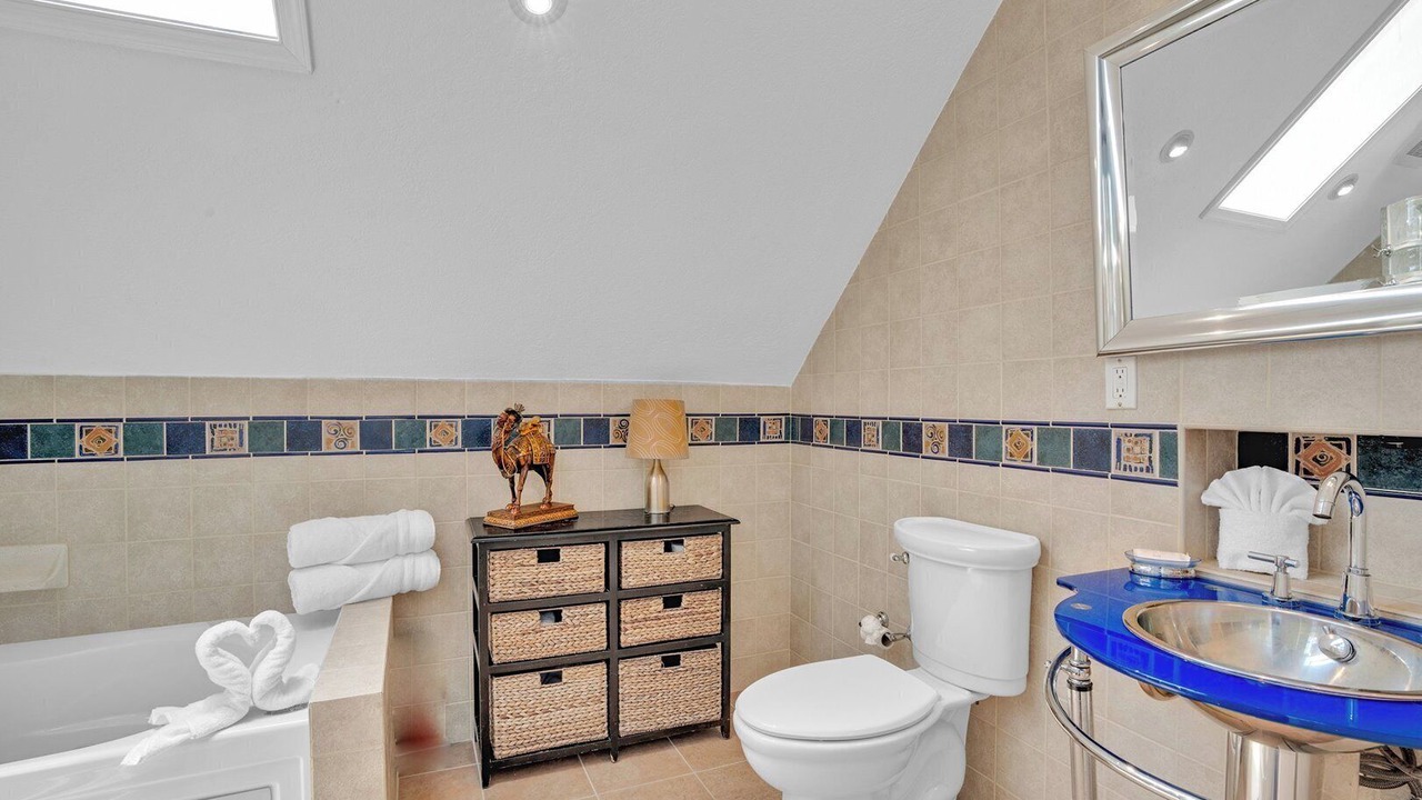 Photo of Bathroom in Marathon
