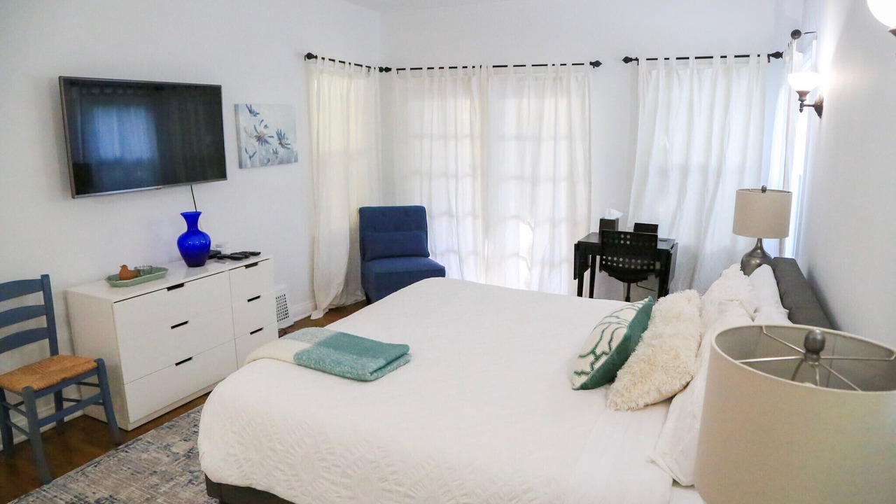 Photo of Bedroom in Beverly Grove