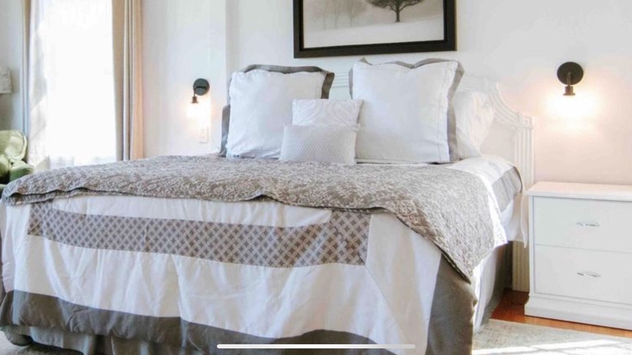 Photo of Bedroom in Pico - Robertson