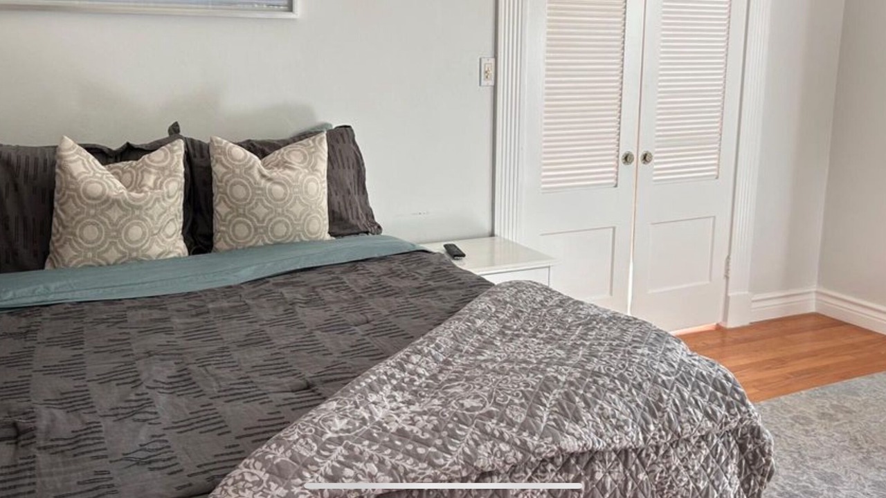Photo of Bedroom in Pico - Robertson