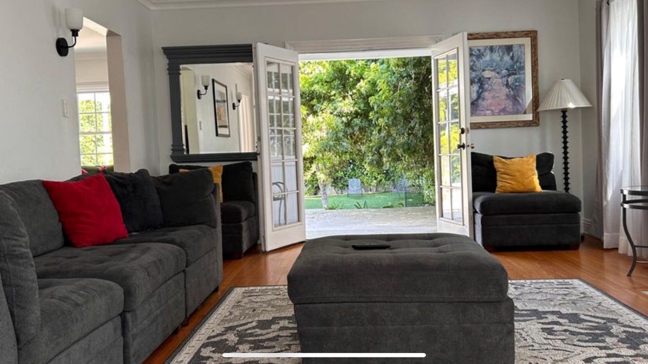 Photo of Livingroom in Pico - Robertson