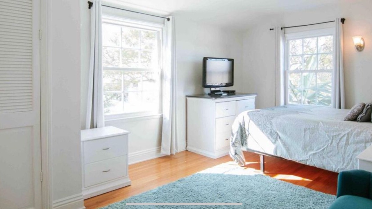 Photo of Bedroom in Pico - Robertson