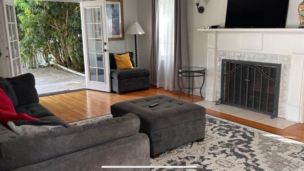 Photo of Livingroom in Pico - Robertson