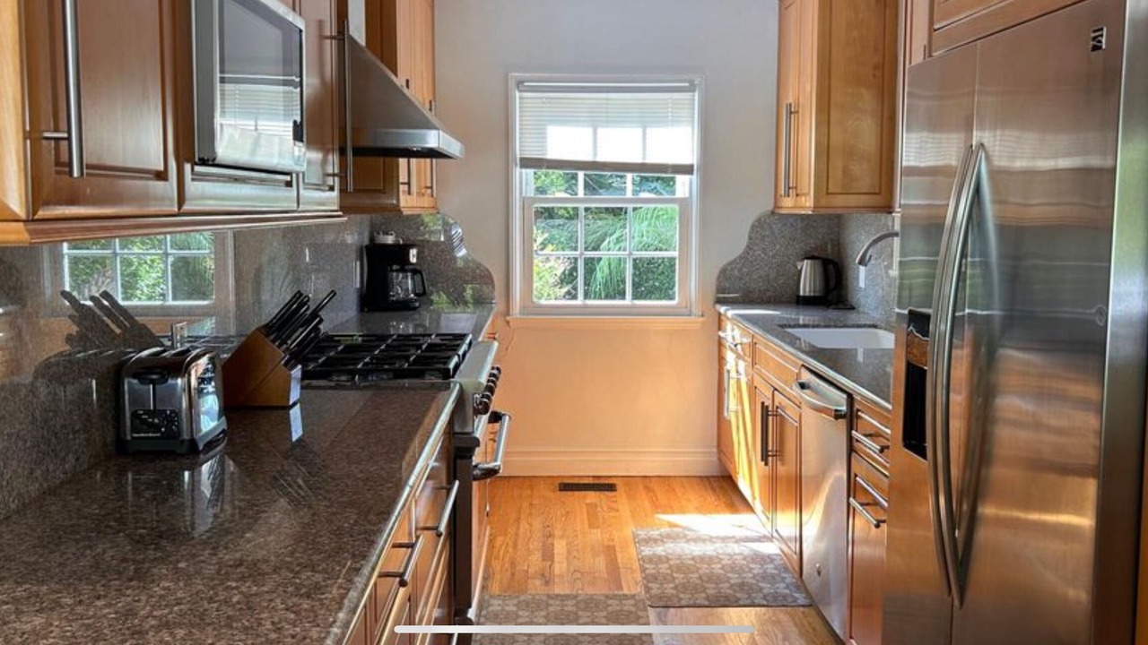 Photo of Kitchen in Pico - Robertson