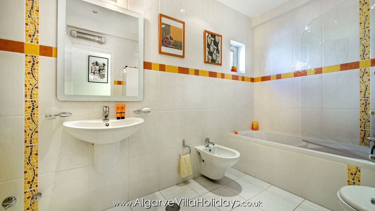 Photo of Bathroom in Castelo