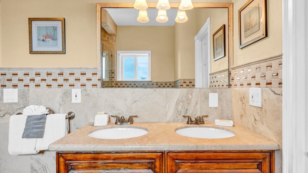 Photo of Bathroom in Marathon