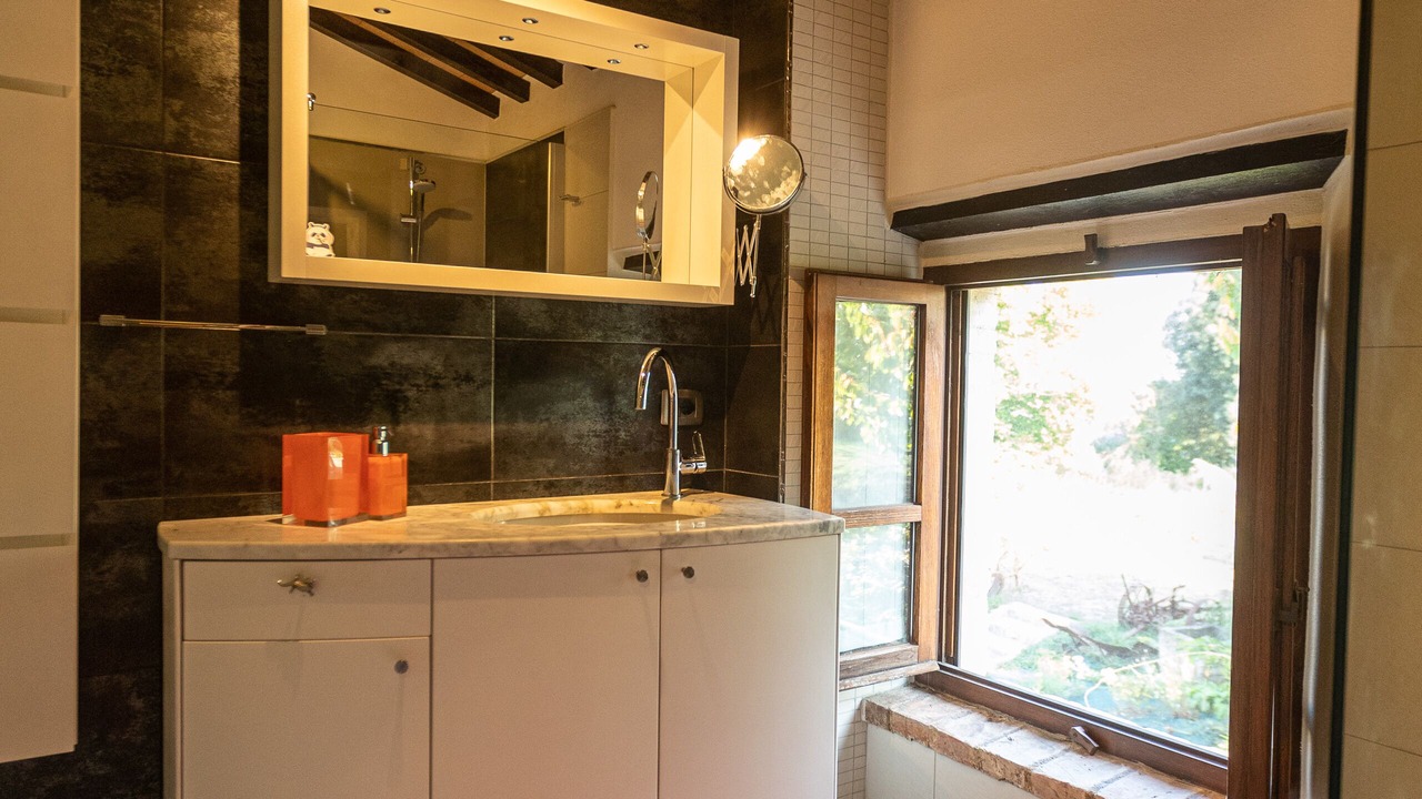 Photo of Bathroom in Montone