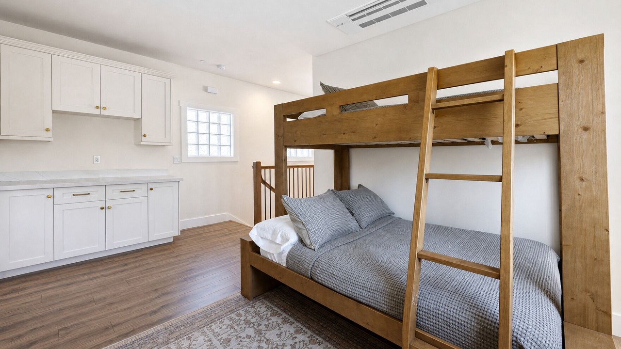 Photo of Bedroom in Avalon
