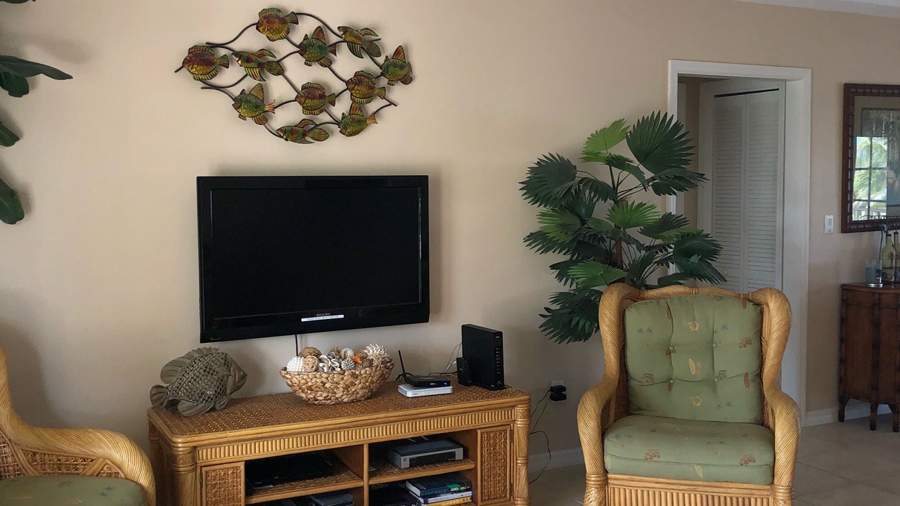 Photo of Livingroom in Breezeswept Beach Estates