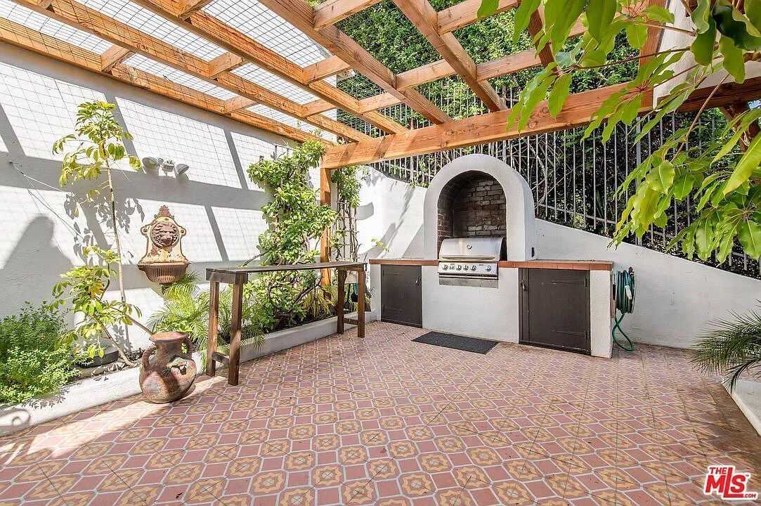 Photo of Patio Balcony in Hollywood Hills West