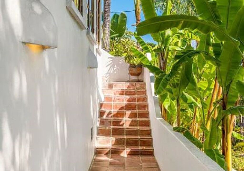 Photo of Outdoor in Hollywood Hills West