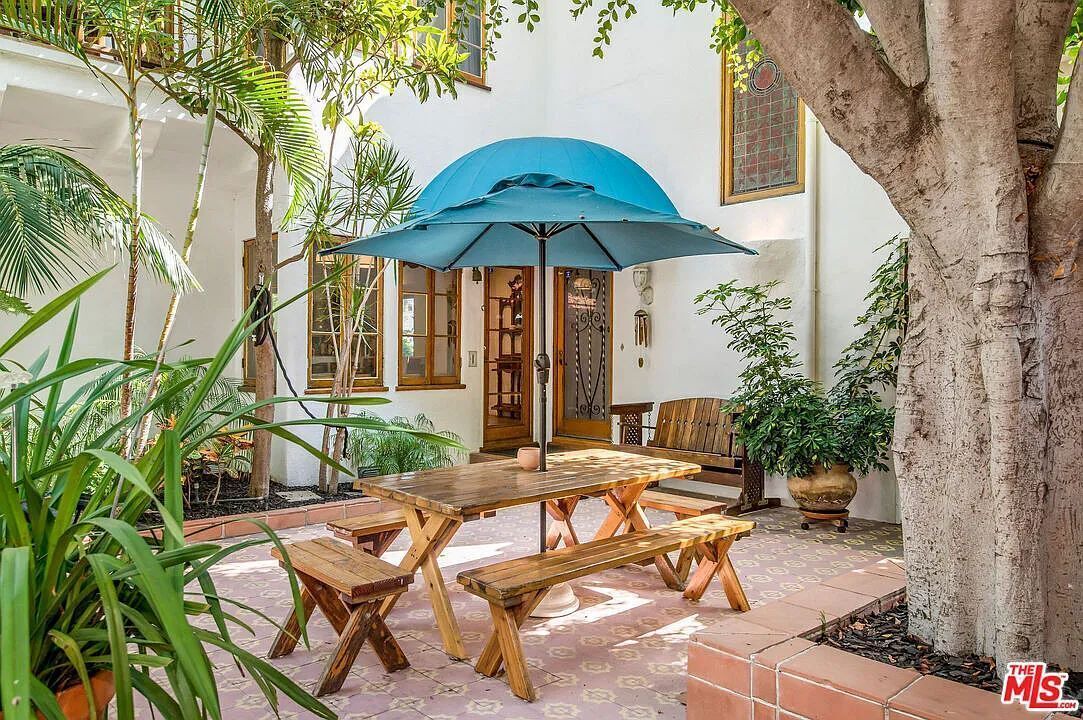 Photo of Outdoor in Hollywood Hills West