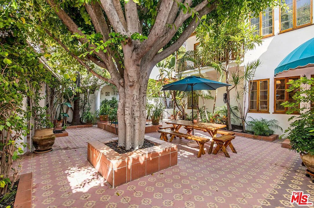 Photo of Outdoor in Hollywood Hills West