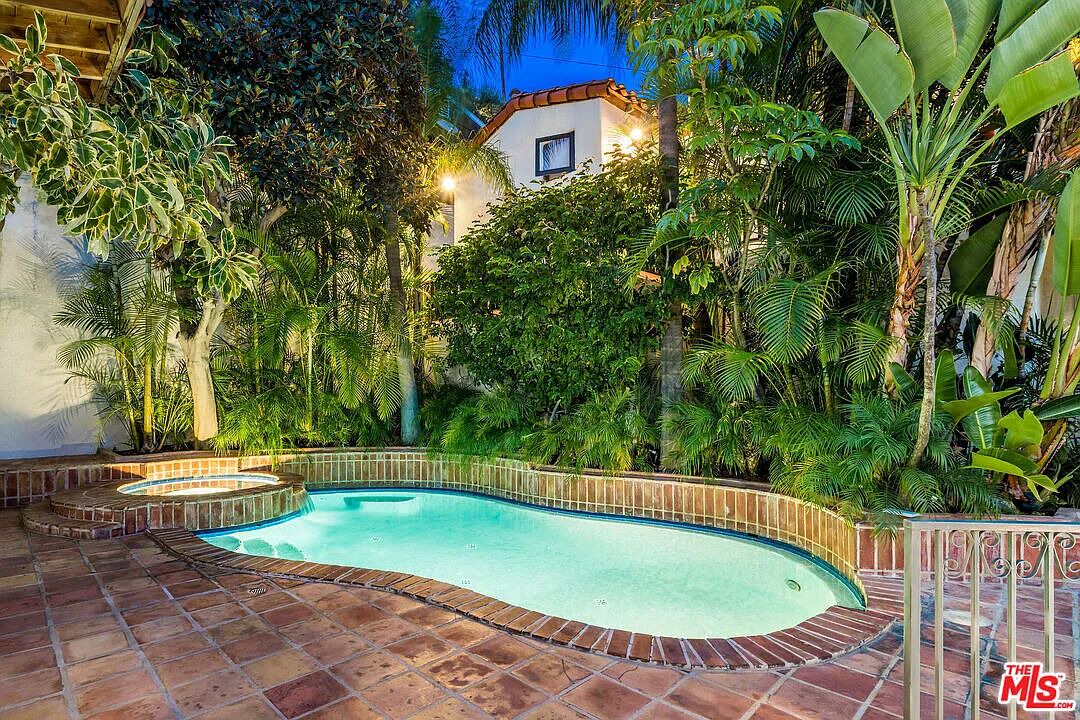 Photo of Outdoor in Hollywood Hills West