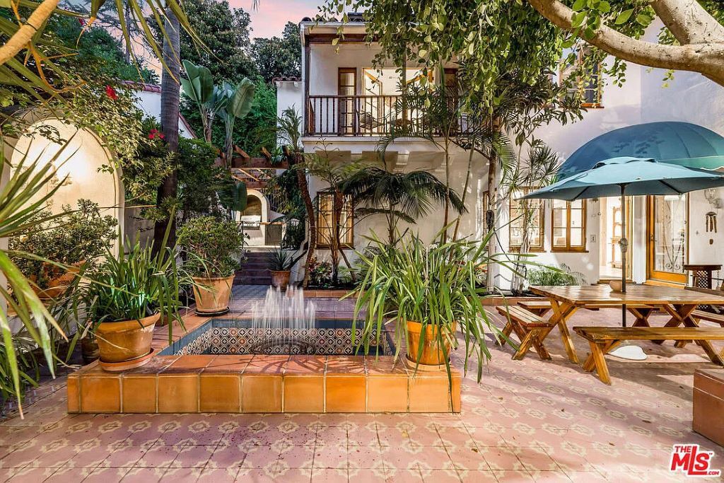 Photo of Outdoor in Hollywood Hills West