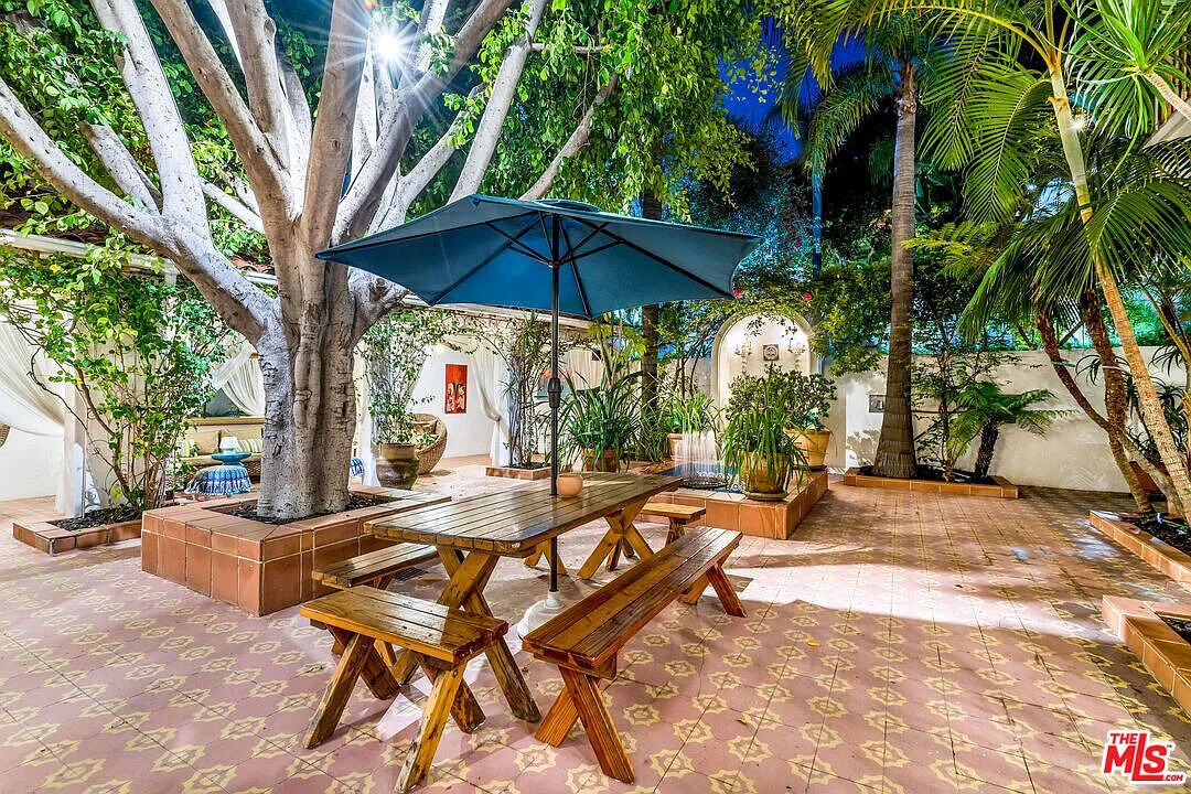 Photo of Outdoor in Hollywood Hills West