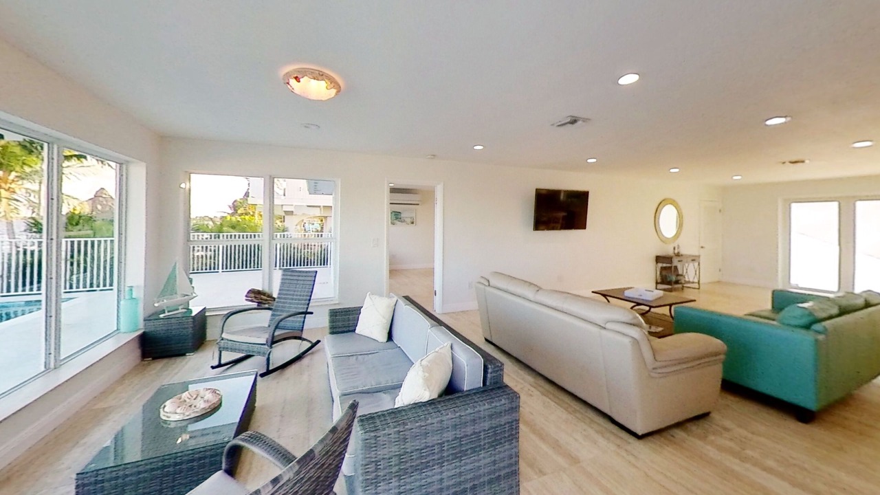 Photo of Livingroom in Tropical Bay Estates