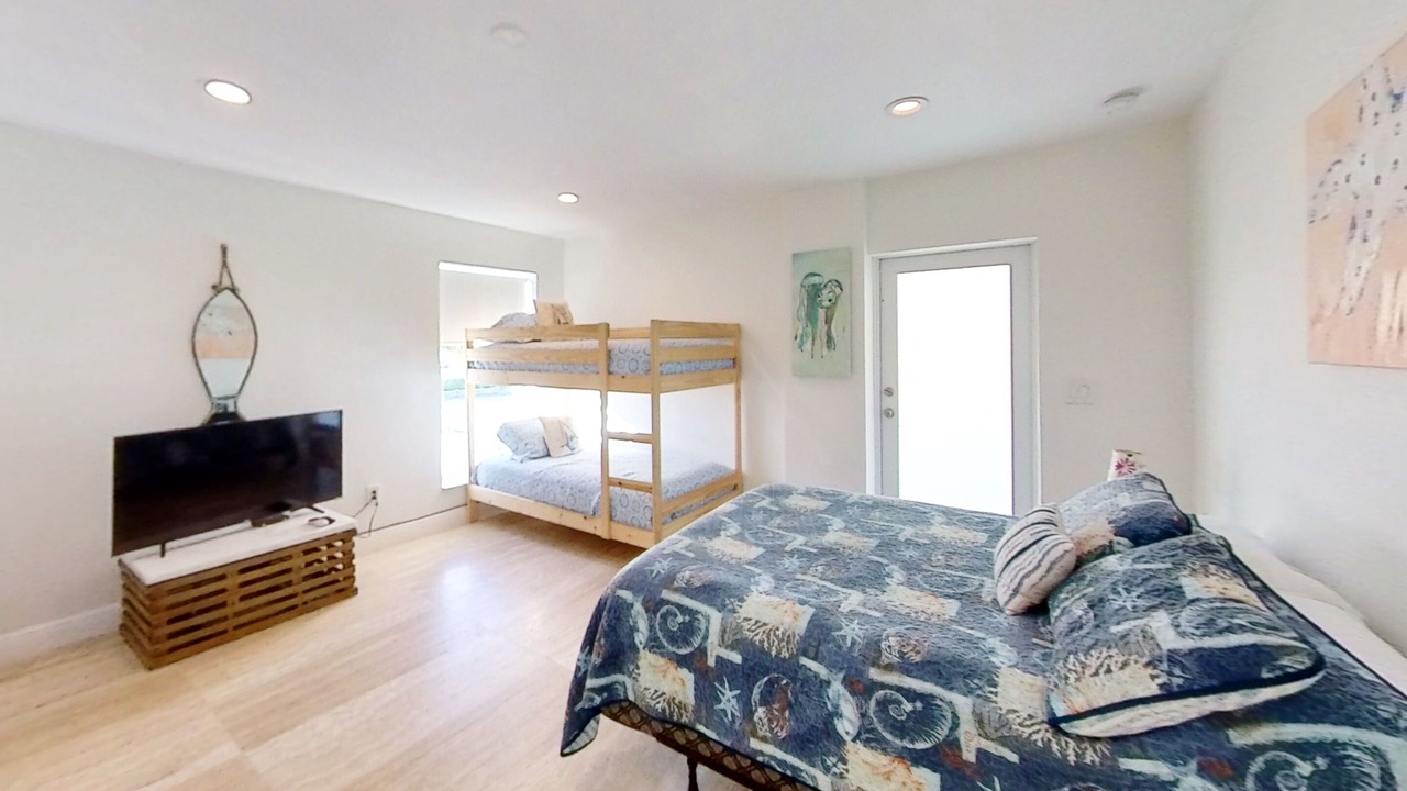 Photo of Bedroom in Tropical Bay Estates