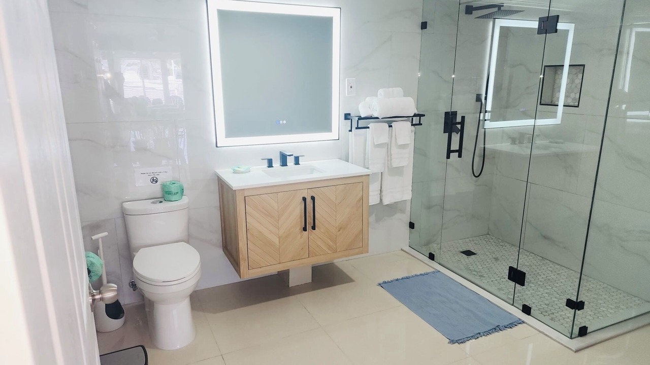 Photo of Bathroom in Marathon
