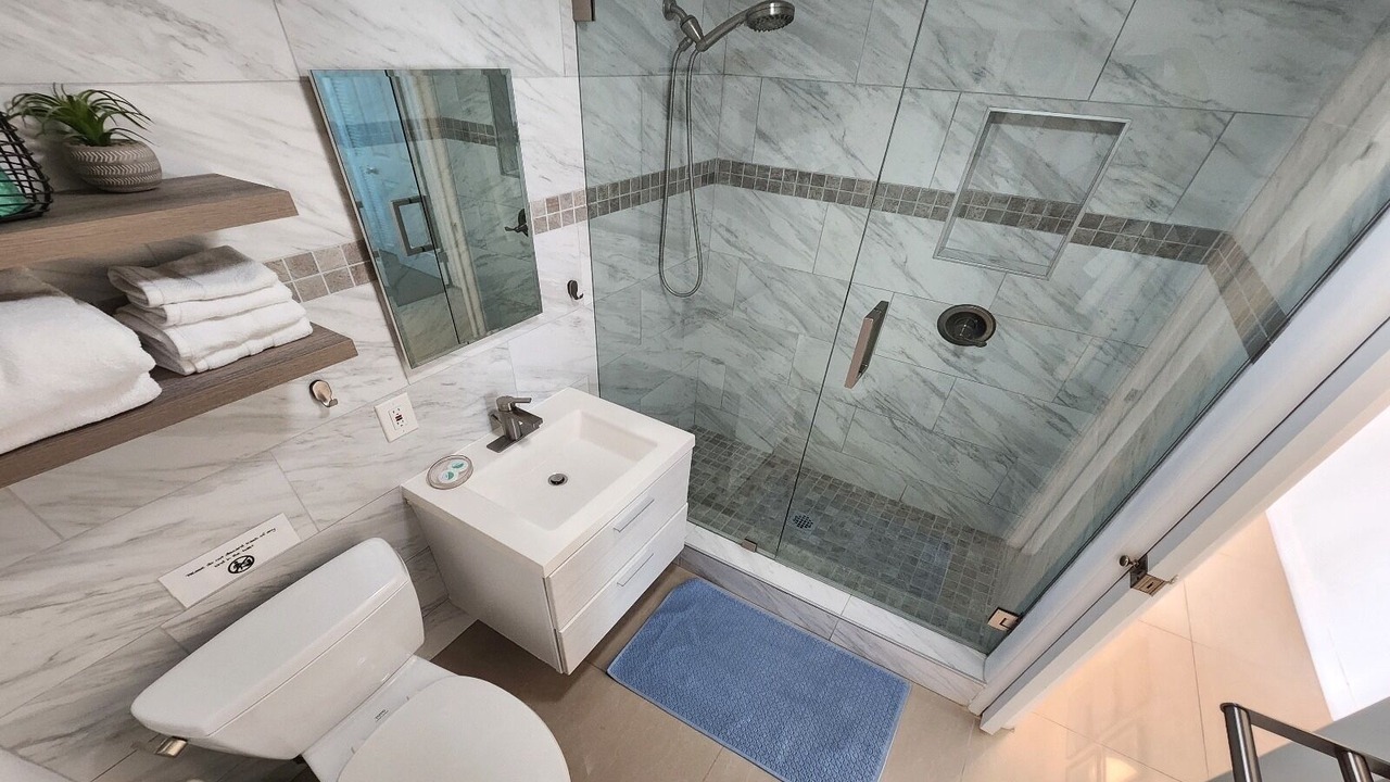 Photo of Bathroom in Marathon