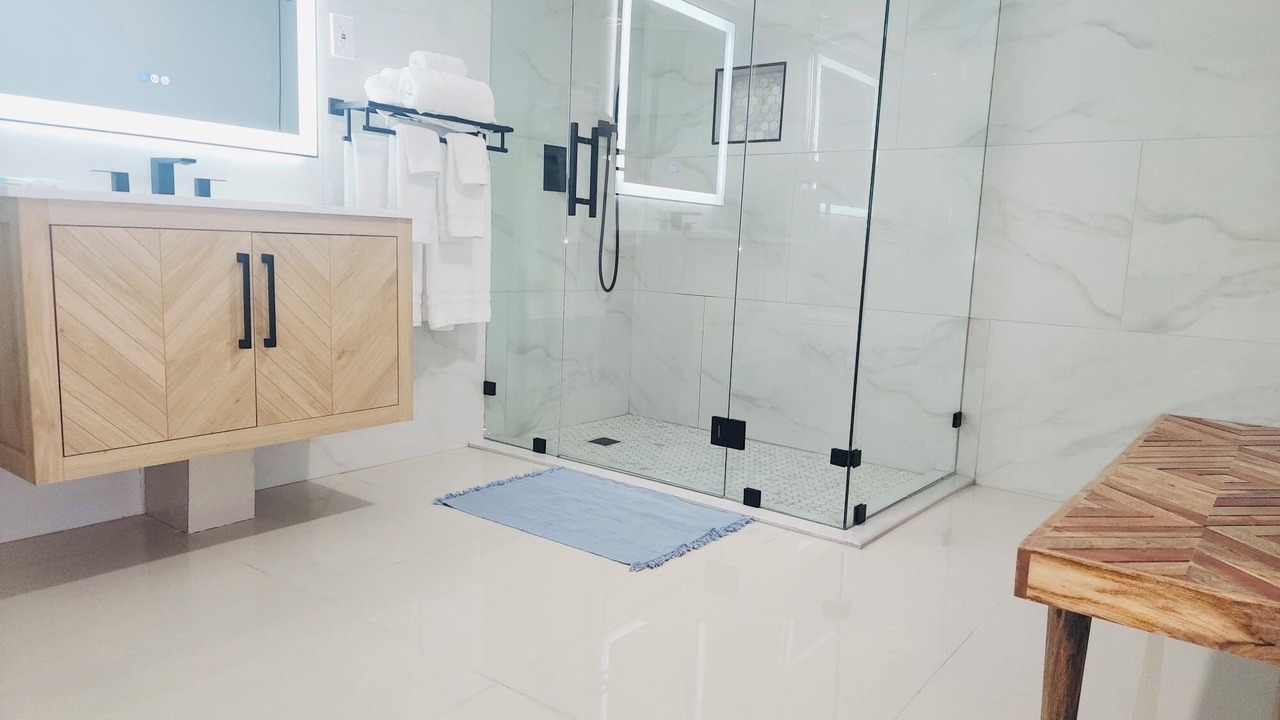 Photo of Bathroom in Marathon