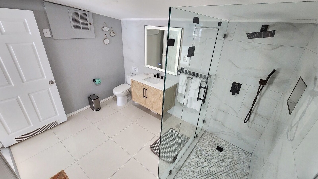 Photo of Bathroom in Marathon