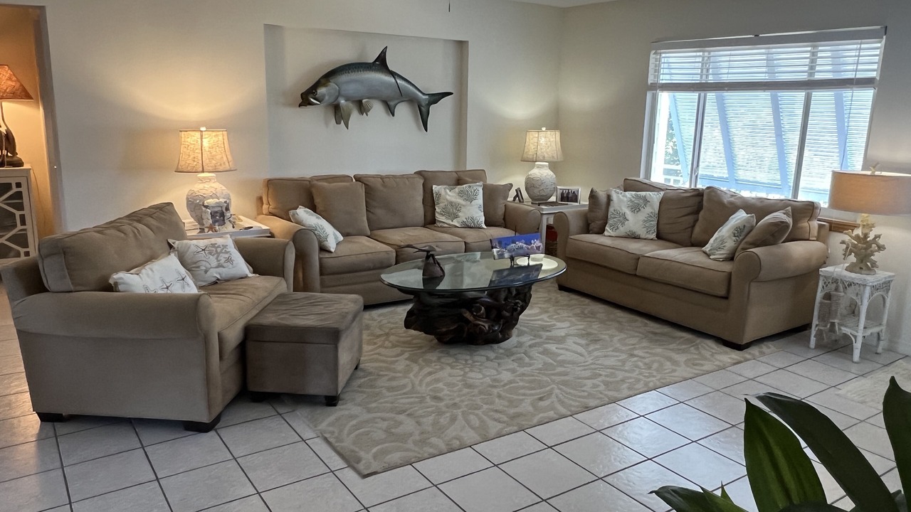 Photo of Livingroom in Breezeswept Beach Estates