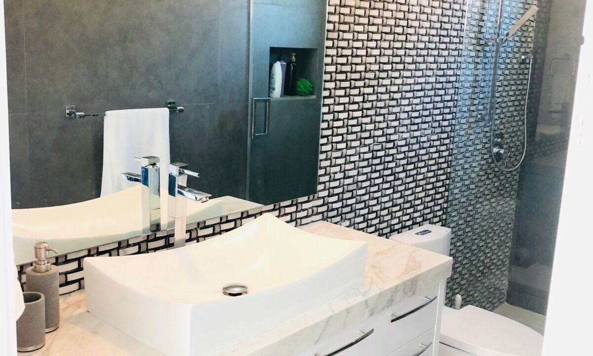 Photo of Bathroom in Riviera Village