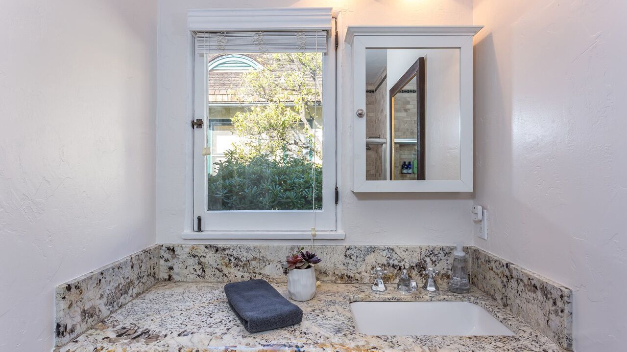 Photo of Bathroom in Carthay Circle