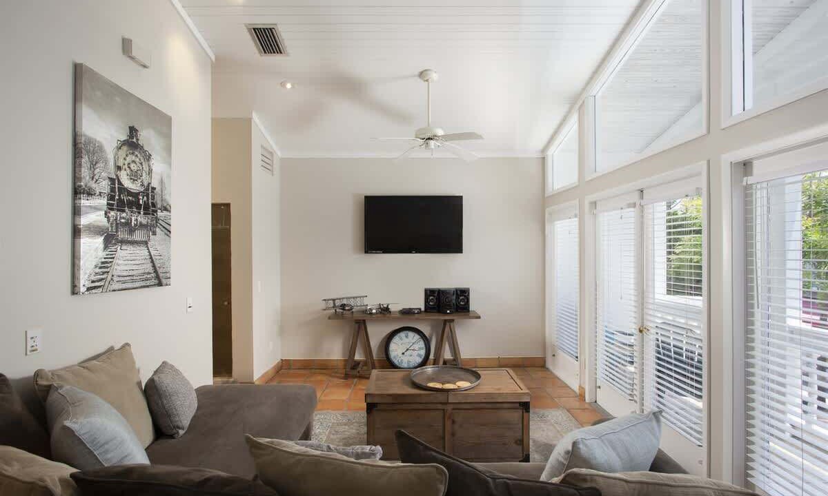 Photo of Livingroom in Downtown