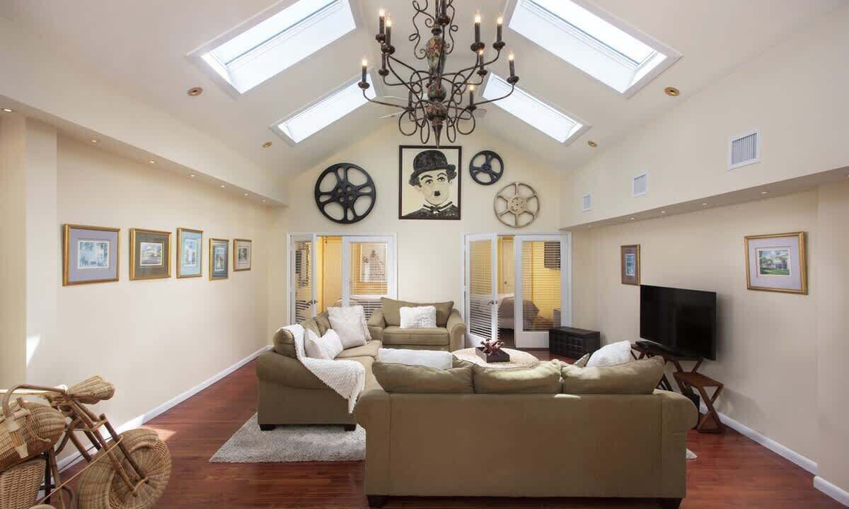 Photo of Livingroom in Downtown