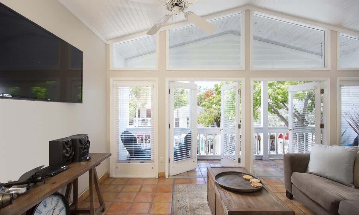 Photo of Livingroom in Downtown