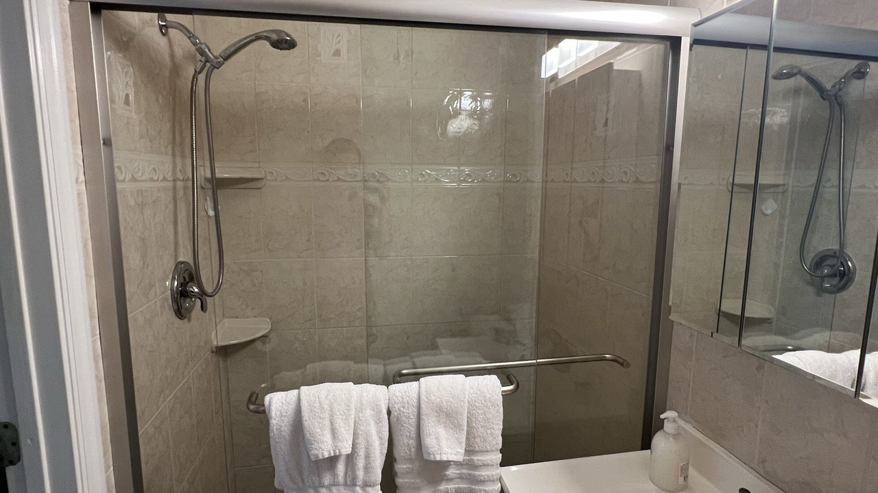 Photo of Bathroom in Marathon