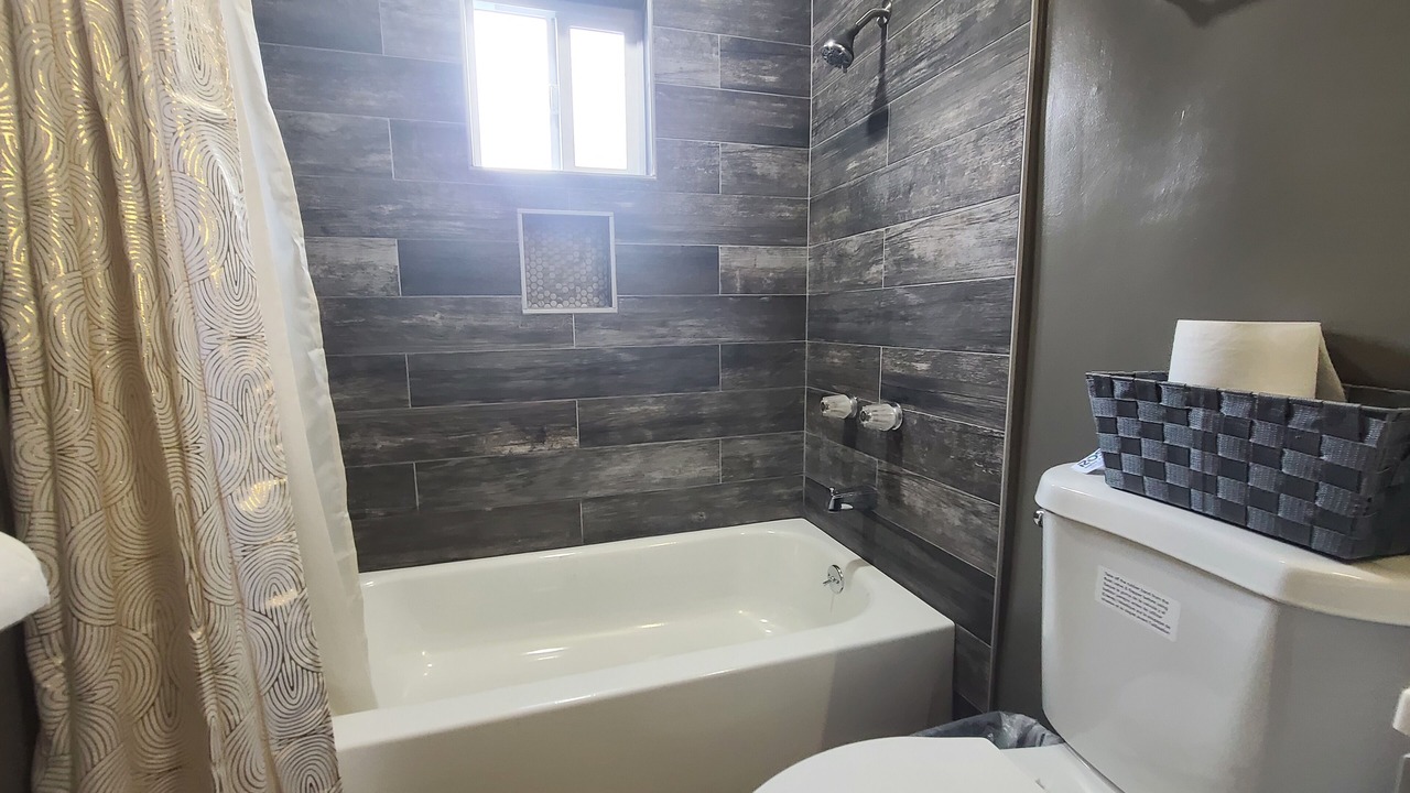 Photo of Bathroom in Lawndale