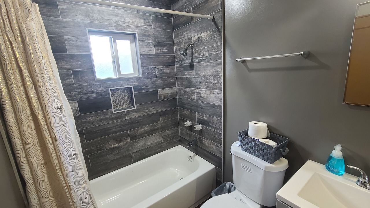 Photo of Bathroom in Lawndale