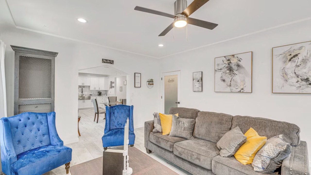 Photo of Livingroom in East Los Angeles