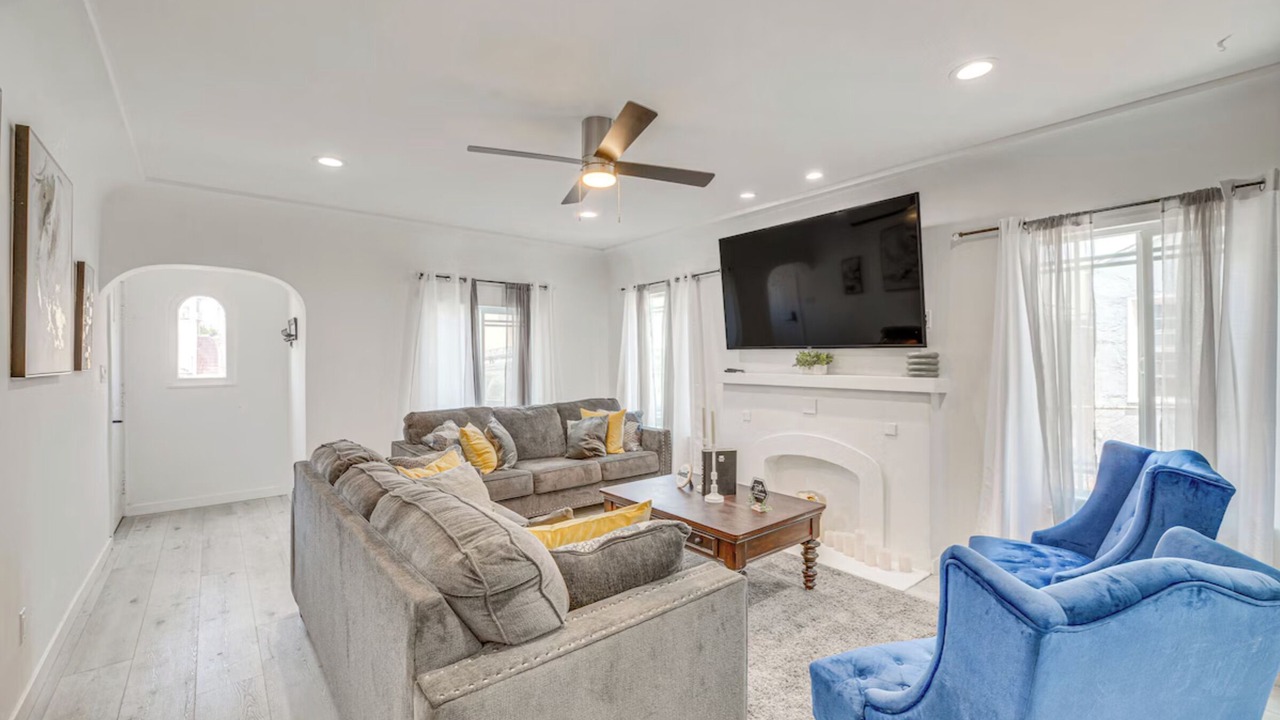 Photo of Livingroom in East Los Angeles