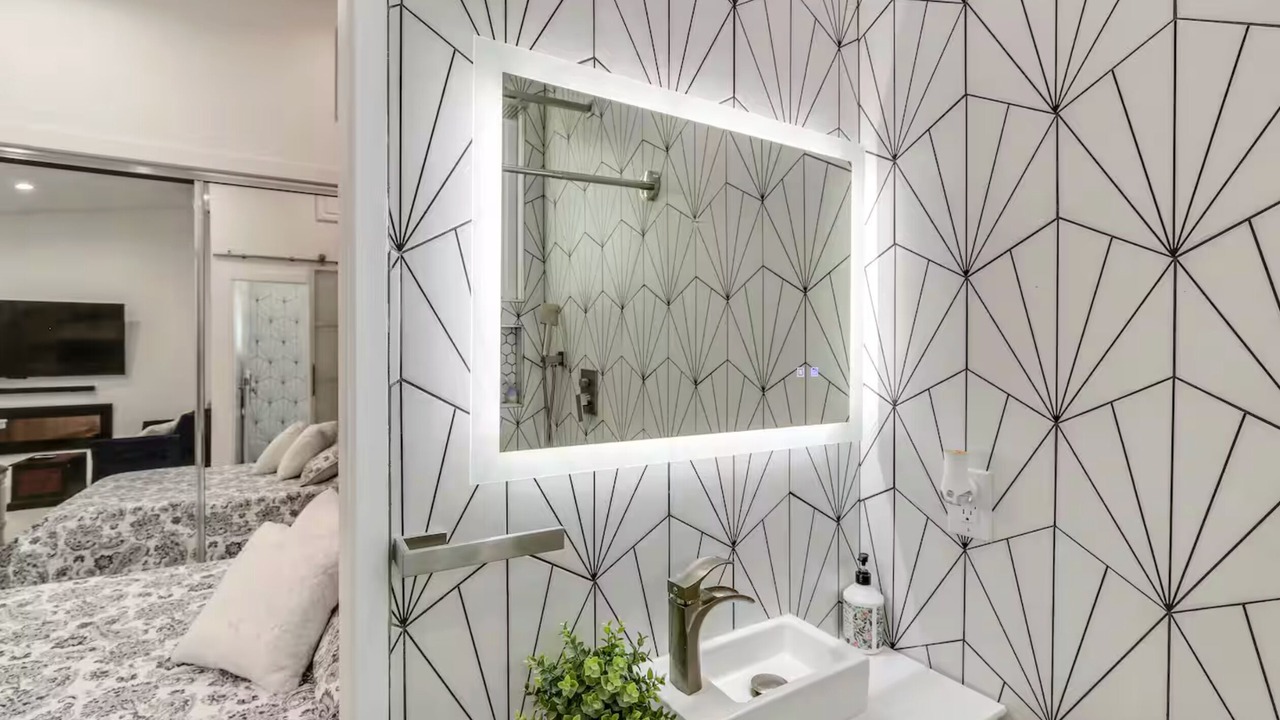 Photo of Bathroom in East Los Angeles