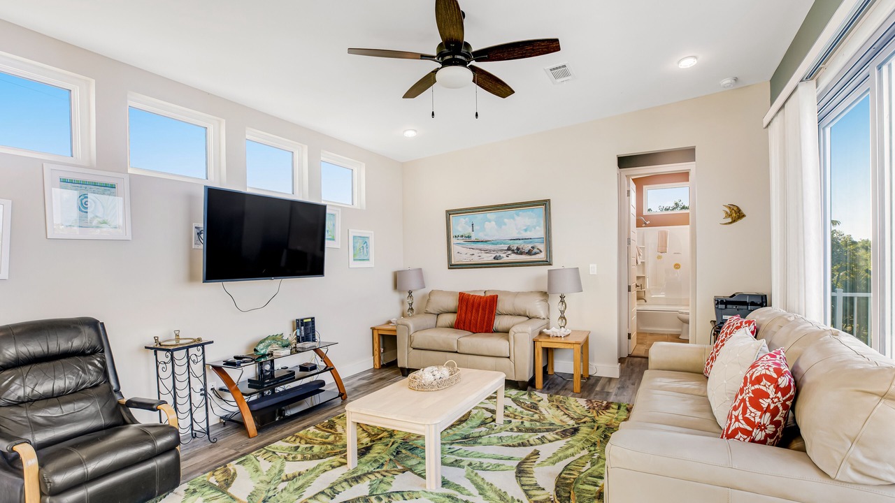 Photo of Livingroom in Doctor's Arm