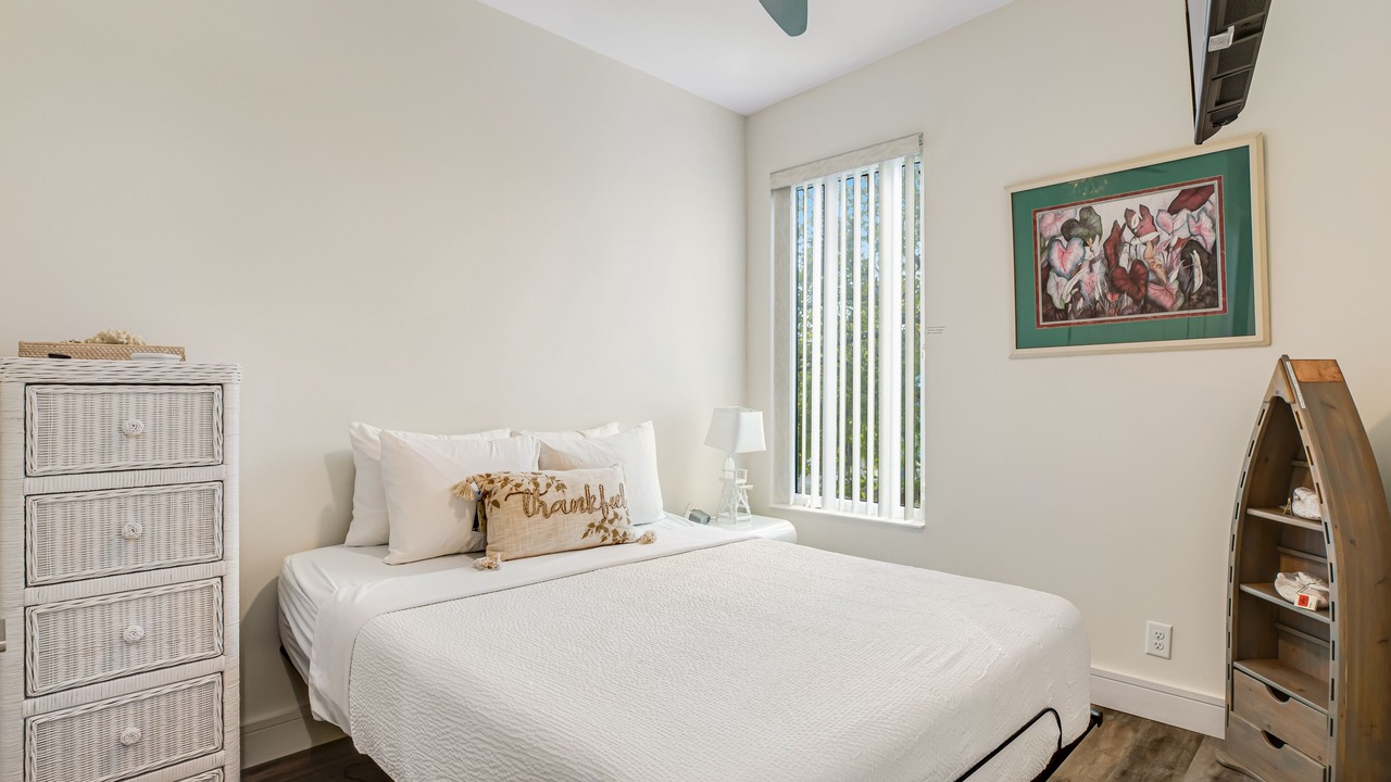 Photo of Bedroom in Doctor's Arm