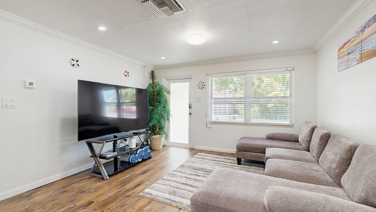 Photo of Livingroom in Breezeswept Beach Estates