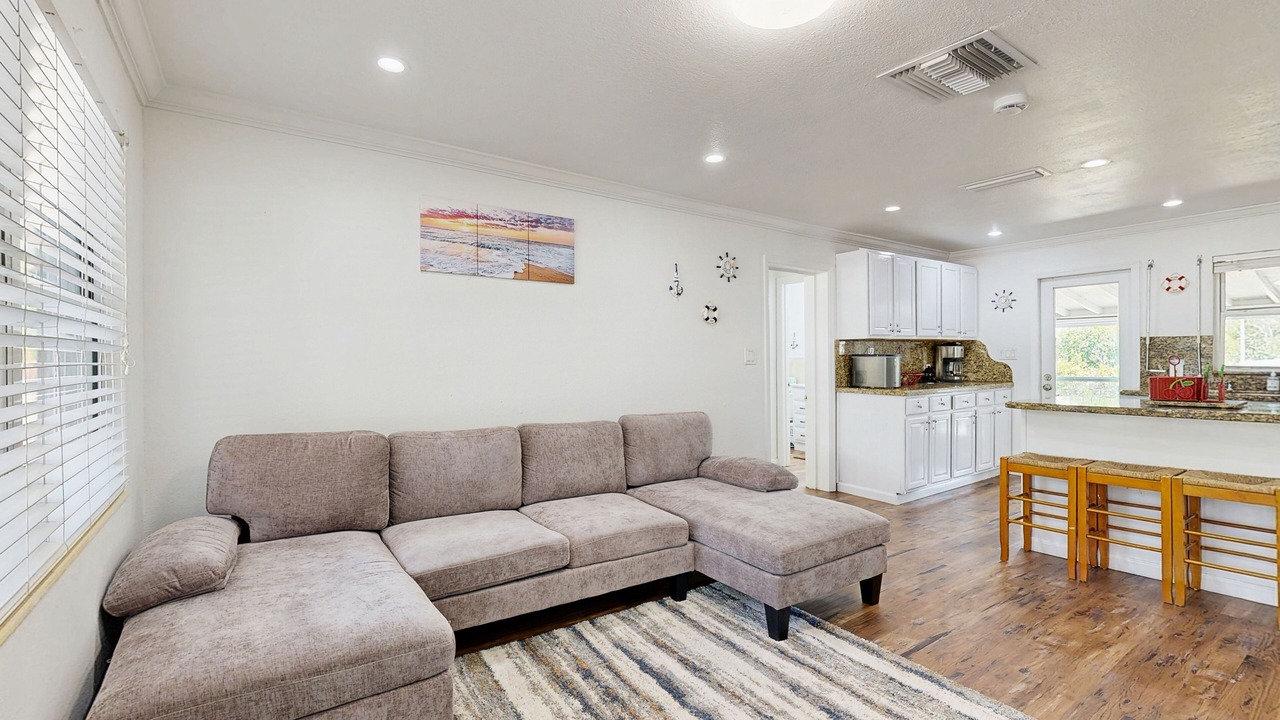 Photo of Livingroom in Breezeswept Beach Estates