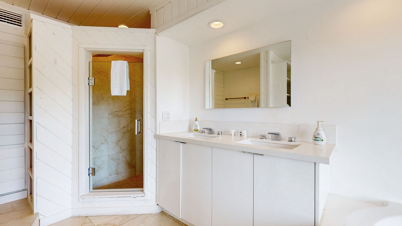 Photo of Bathroom in Cutthroat Harbor Estates