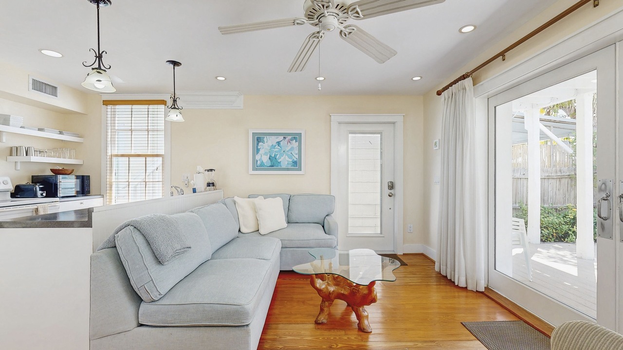 Photo of Livingroom in Uptown - Upper Duval