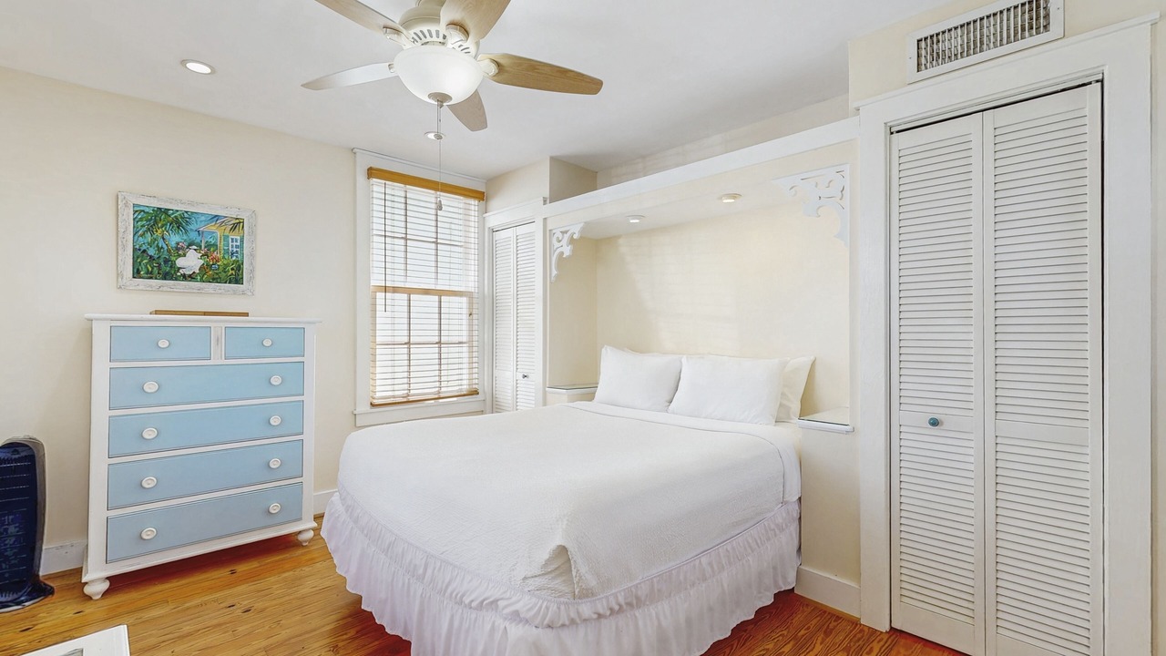 Photo of Bedroom in Uptown - Upper Duval