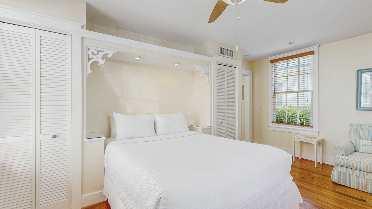 Photo of Bedroom in Uptown - Upper Duval