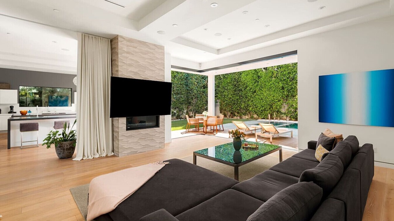 Photo of Livingroom in Beverly Grove