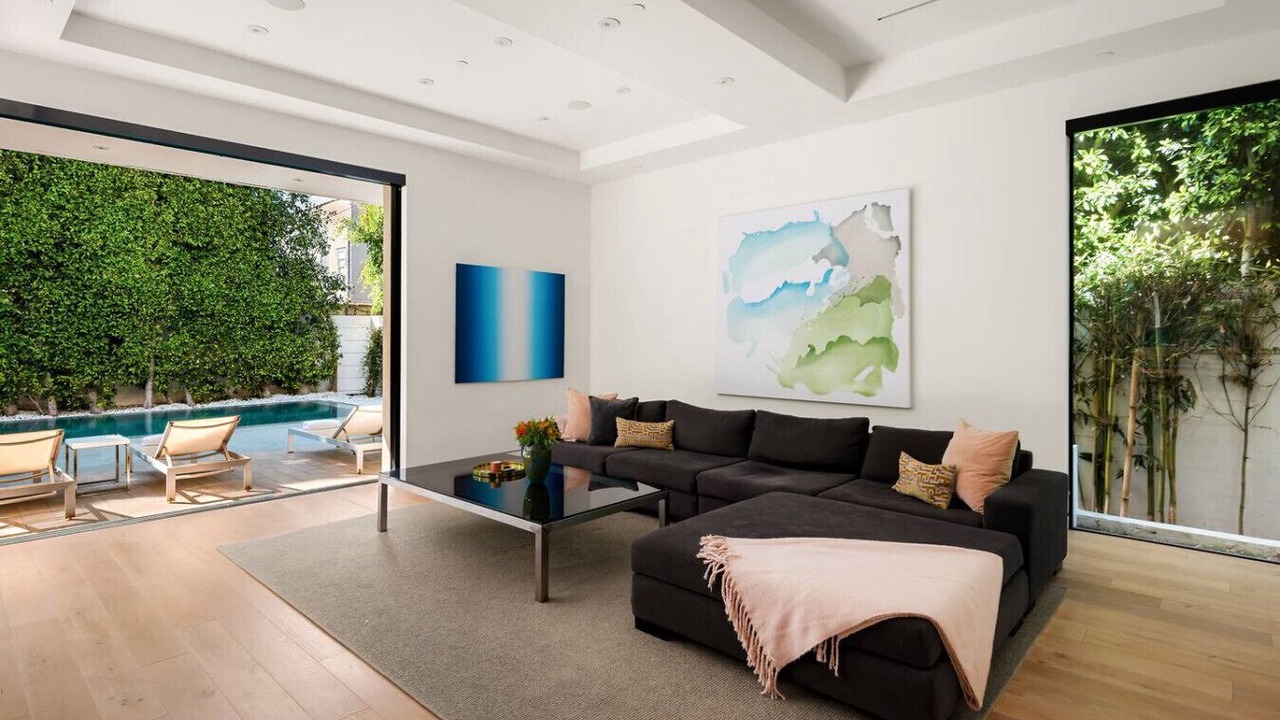 Photo of Livingroom in Beverly Grove