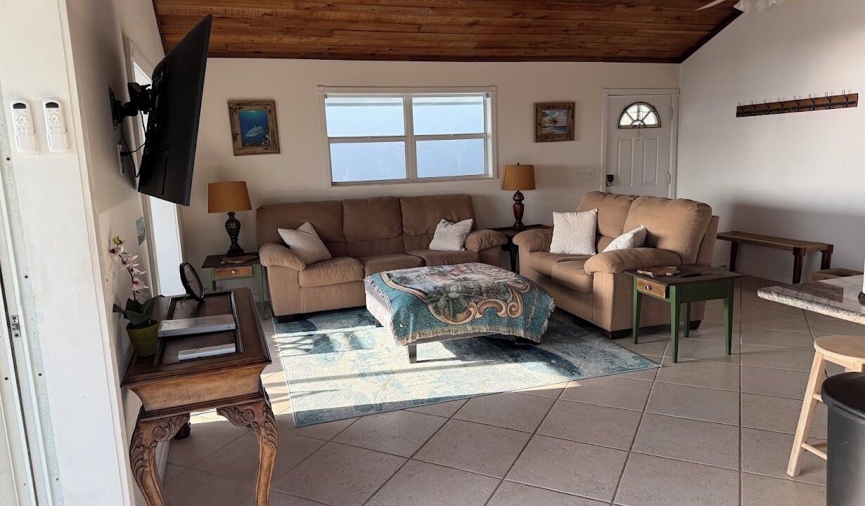 Photo of Livingroom in Breezeswept Beach Estates