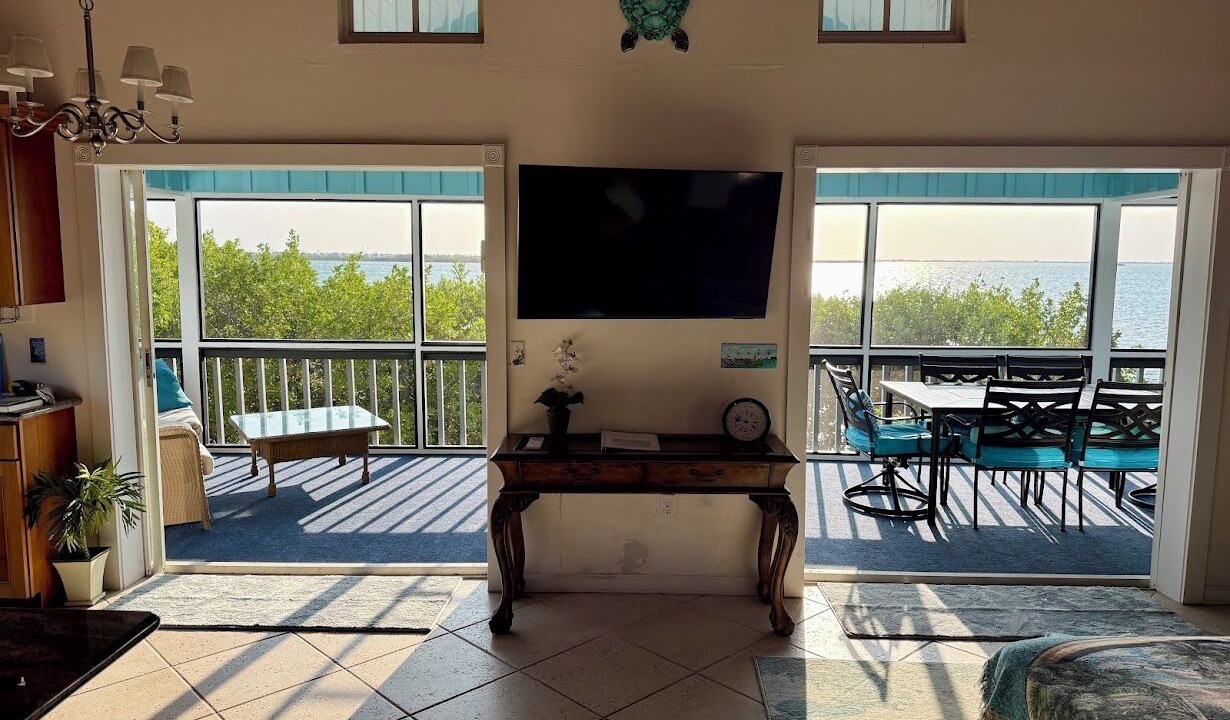 Photo of Livingroom in Breezeswept Beach Estates